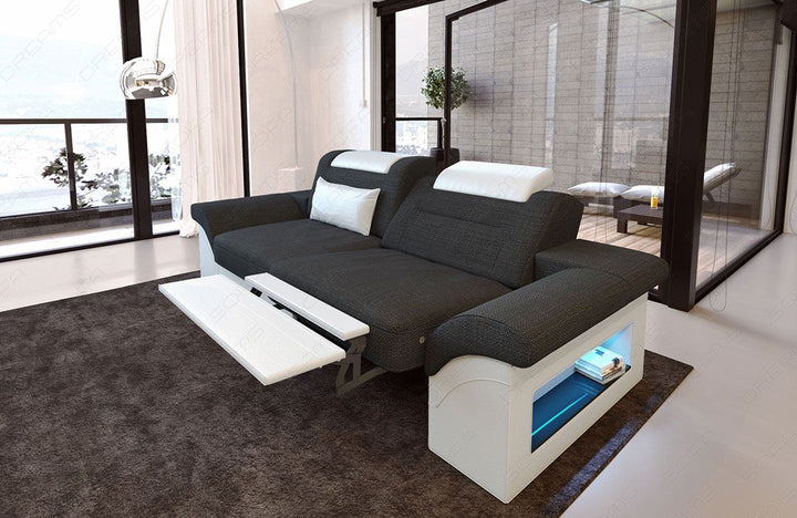 Polster Zweisitzer Sofa Monza in schwarz grau - Hugo12 - Die LED Beleuchtung, USB Anschluss und Relaxfunktion sind optional erhÃ¤ltlich. Bei weiteren Fragen kontaktieren Sie uns bitte.