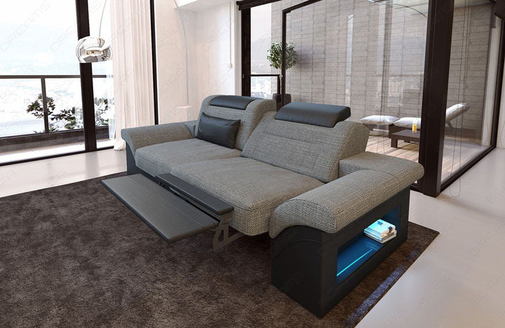 Polster Zweisitzer Sofa Monza mit verstellbaren KopfstÃ¼tzen in Webstoff - grau - Hugo5 - Die LED Beleuchtung, USB Anschluss und Relaxfunktion sind optional erhÃ¤ltlich. Bei weiteren Fragen kontaktieren Sie uns bitte.