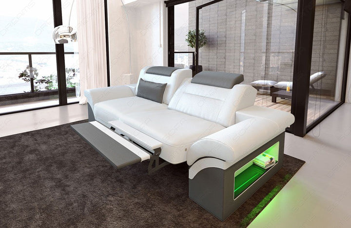 Zweisitzer Ledercouch Monza in weiÃŸ-grau - Die LED Beleuchtung, USB Anschluss und Relaxfunktion sind optional erhÃ¤ltlich.