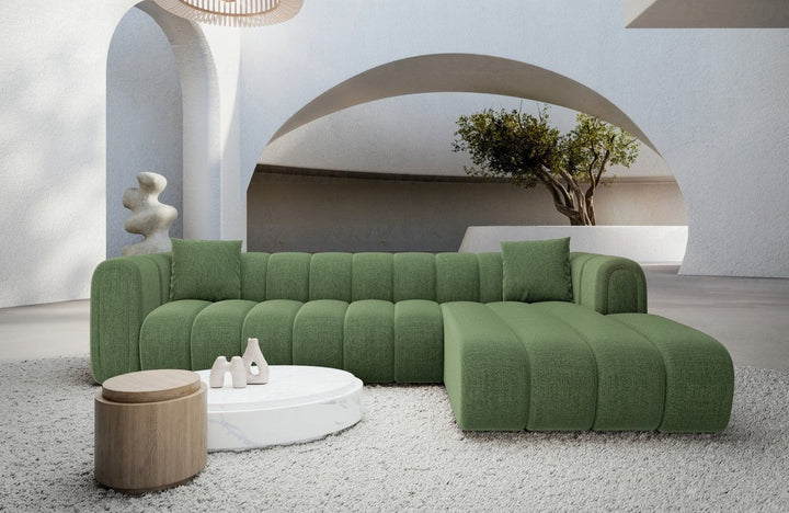 Modernes Stoffsofa Almagro L Form kurz mit Strukturstoff Bezug - Gr?¬n