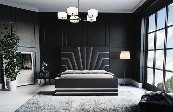 Deluxe Boxspringbett Cecina in Schwarz mit silbernen Leisten