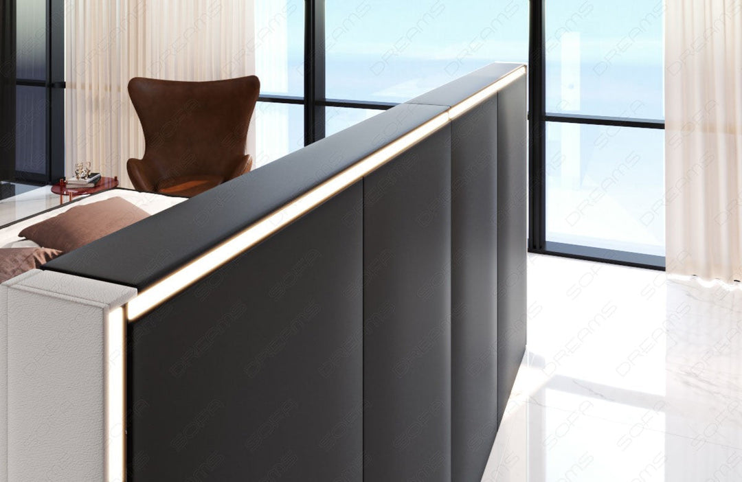 Detailbild der RÃ¼ckwand vom Sofa Monaco mit LED Beleuchtung