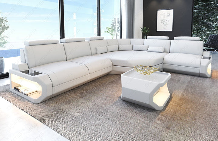 Ledersofa Asti L Form mit LED Beleuchtung und groÃŸer Ecke in komplett weiÃŸ. Couchtisch und USB AnschlÃ¼sse sind optional erhÃ¤ltlich.