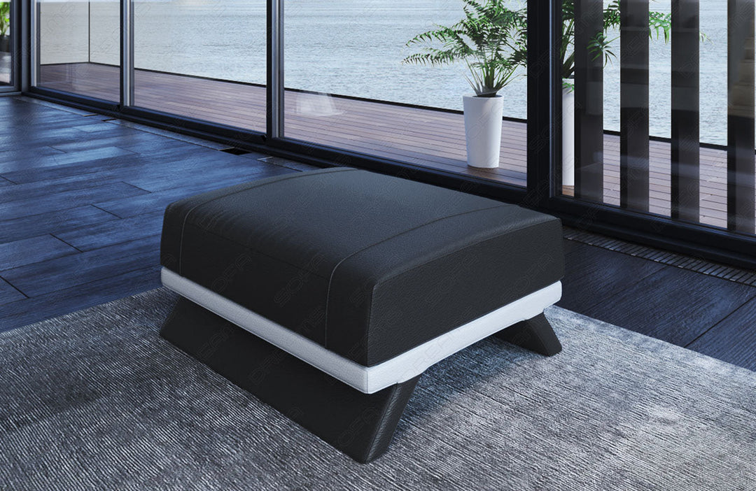 Zu diesem Sofa kÃ¶nnen Sie optional einen passenden Hocker dazubestellen.