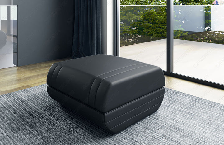 Zu diesem Sofa kÃ¶nnen Sie optional einen passenden Hocker dazubestellen.