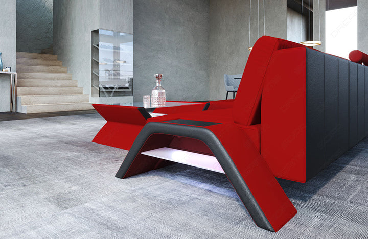 Detailansicht der kleinen Armlehne beim Sofa Calabria L Form in rot - Mineva20