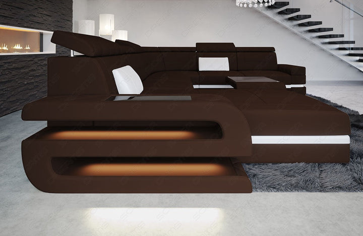 Detailansicht der groÃŸen Armlehne beim XXL Stoffsofa Bologna Mini U Form Sofa mit LED