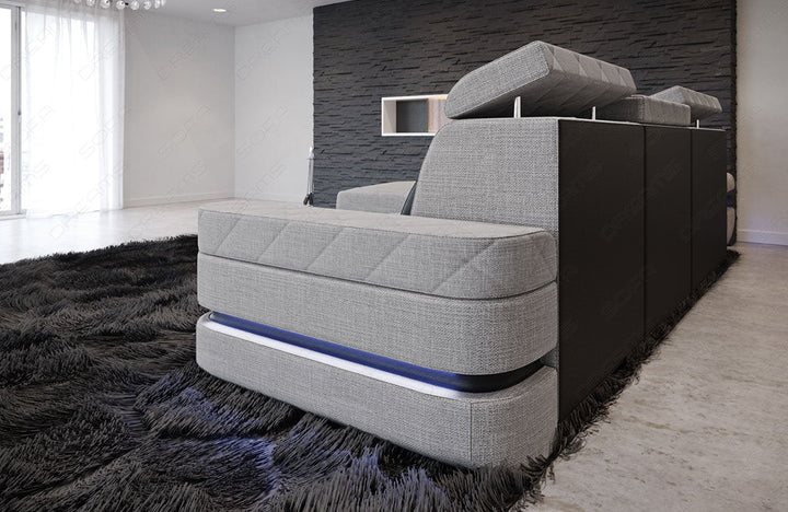 Detailansicht Armlehne und RÃ¼ckseite beim Stoffsofa Bologna Mini L Form mit LED und USB Anschluss