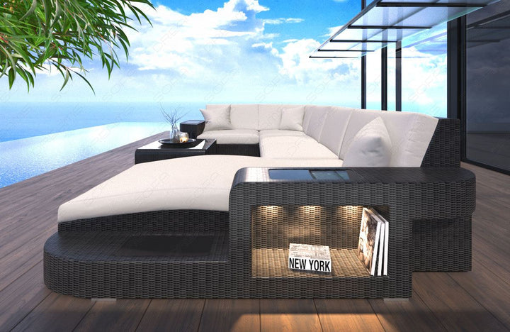 Modernes Rattansofa Wave U Form mit Polsterauflagen in Creme und LED-Beleuchtung - Detailansicht groÃŸe Armlehne