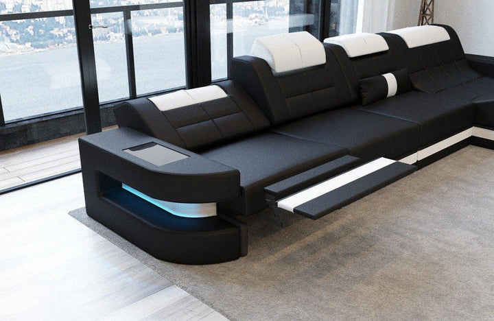Das Sofa kann optional mit einer elektrischen Relaxfunktion ausgestattet werden