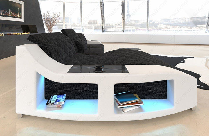 Detailbild der langen Armlehne beim Mini Stoffsofa Swing als L Form Sofa mit USB Anschluss und LED