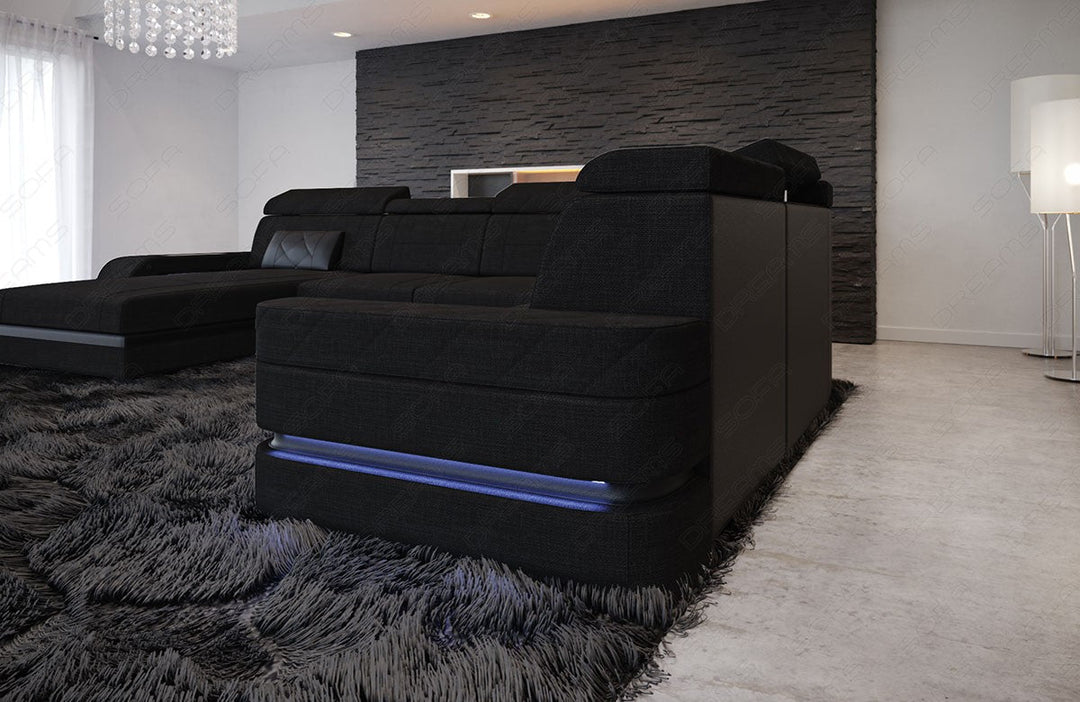 Detailansicht der kleinen Armlehne -XXL Stoffsofa Bologna Mini U Form Sofa mit LED