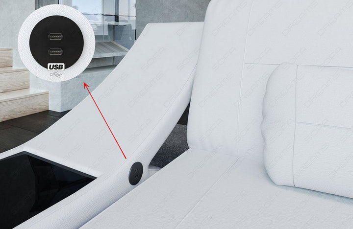 Detailansicht des optional erhÃ¤ltlichen USB-Anschlusses beim Sofa Calabria