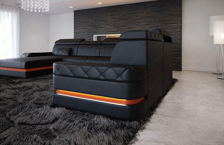 Detailansicht der RÃ¼ckwand beim Ledersofa Bologna XXL als Mini Version mit LED Licht