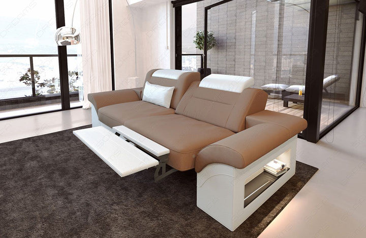 Polster Zweisitzer Sofa Monza in taupe - Mineva21 - Die LED Beleuchtung, USB Anschluss und Relaxfunktion sind optional erhÃ¤ltlich. Bei weiteren Fragen kontaktieren Sie uns bitte.