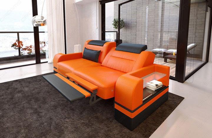 Design Leder Couch 2 Sitzer Parma in orange-schwarz - Die LED Beleuchtung, USB Anschluss und Relaxfunktion sind optional erhÃ¤ltlich.