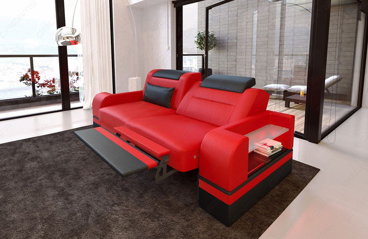 Leder Zweisitzer Couch Parma in rot-schwarz - Die LED Beleuchtung, USB Anschluss und Relaxfunktion sind optional erhÃ¤ltlich.