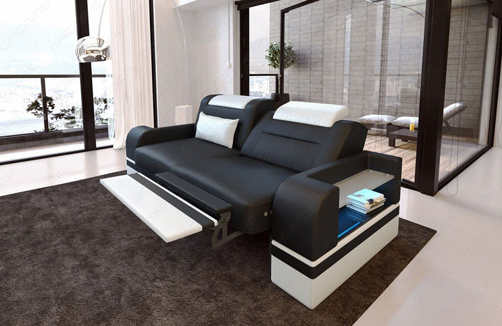 Zweisitzer Ledercouch Parma in schwarz-weiÃŸ - Die LED Beleuchtung, USB Anschluss und Relaxfunktion sind optional erhÃ¤ltlich.
