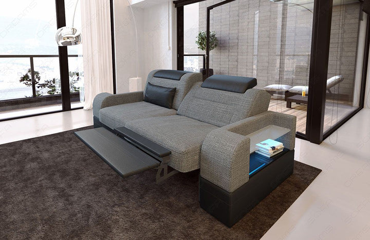 Zweisitzer Sofa Parma Stoff in grau - Hugo5 - Die LED Beleuchtung, USB Anschluss und Relaxfunktion sind optional erhÃ¤ltlich.