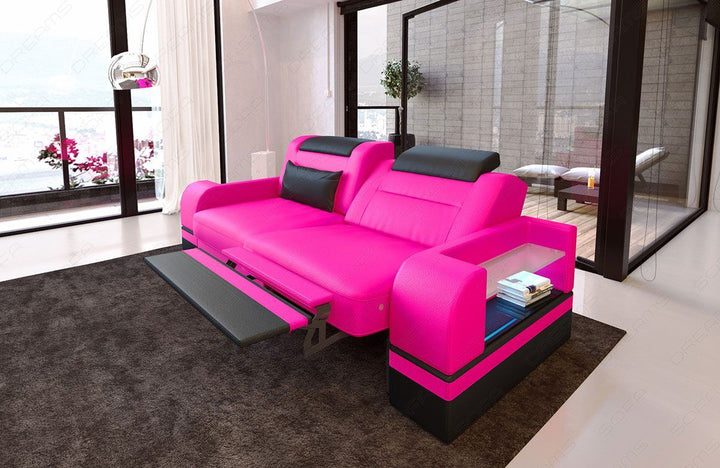 Moderne 2 Sitzer Leder Couch Parma in pink (nur Kunstleder)-schwarz - Die LED Beleuchtung, USB Anschluss und Relaxfunktion sind optional erhÃ¤ltlich.