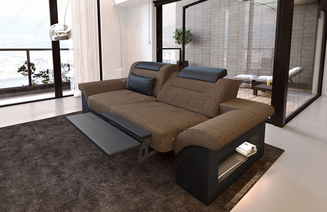 Polster Zweisitzer Sofa Monza in braun - Hugo8 - Die LED Beleuchtung, USB Anschluss und Relaxfunktion sind optional erhÃ¤ltlich. Bei weiteren Fragen kontaktieren Sie uns bitte.