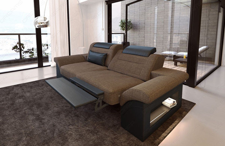 Polster Zweisitzer Sofa Monza in braun - Hugo8 - Die LED Beleuchtung, USB Anschluss und Relaxfunktion sind optional erhÃ¤ltlich. Bei weiteren Fragen kontaktieren Sie uns bitte.